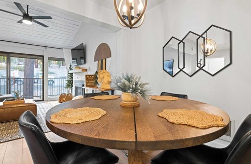 Mammoth Lakes House | St Anton Getaway Shared BBQ Pool & Hot Tub