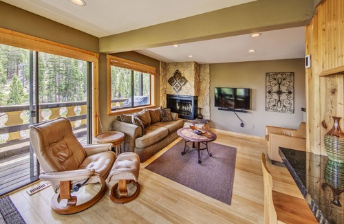Tahoe Village Ski Chalet | Stagecoach Lift at Heavenly! - 8 max occupancy