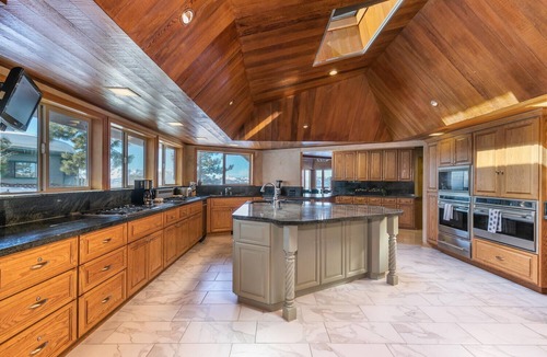 Lincoln Park House | Stairway to Heaven with Stunning Lake Views from Cave Rock, Sleeps 10