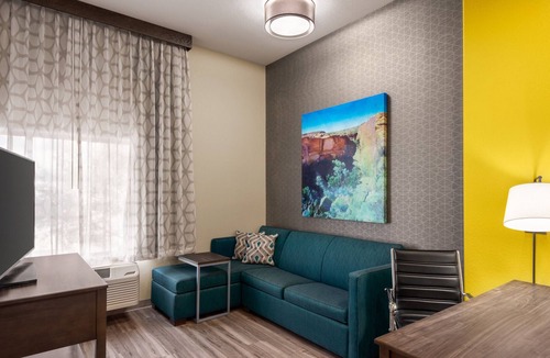 Clovis House | Standard Single King Bedroom