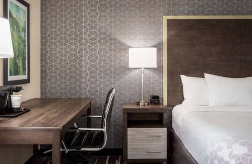 Clovis House | Standard Single King Bedroom