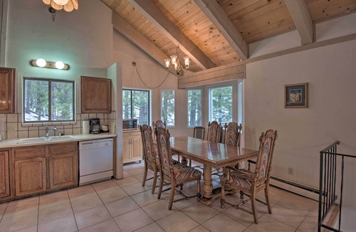 Tahoe Village Cabin | Stateline Ski House: Walk to Boulder Lift!