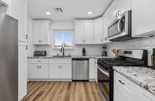 Riviera - Westchester House | Stay in this Downtown Cottage