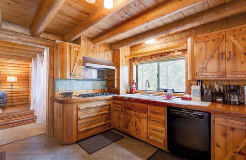 Fern Valley Cabin | Stay in this unique Mountain Retreat "Cougar Lodge", nestled in the shadow of color-soaked San Jacinto mountains. Our cabin is just a short drive to town center. Spacious 5-bedroom log cabin with two living rooms and a huge game area with Pool Table,