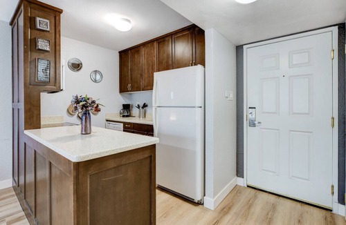 Las Vegas Strip Condo | Stay Together Suites - Scenic Condominium, Sleeps 14, Center Strip - Jockey Club
