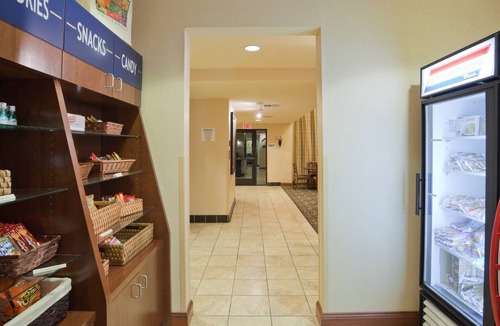 Fairfield Apartment | Staybridge Studio! Pool & Hot Tub. Free Breakfast. Explore Wine Country!