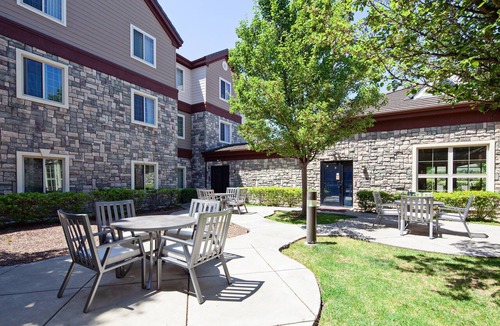Fairfield Apartment | Staybridge Studio! Pool & Hot Tub. Free Breakfast. Explore Wine Country!