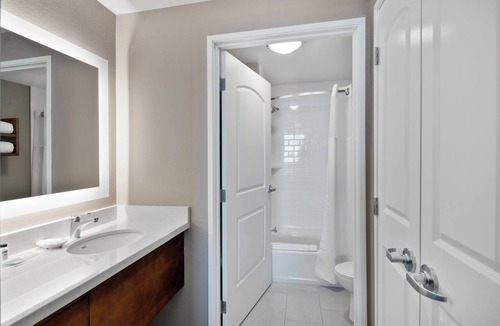 Irvine Business Complex Hotel | Staybridge Suites Irvine-John Wayne Airport by IHG