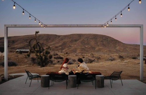 Pioneertown House | Steel & Solace Ft in Dwell, Walk to Pappy's, Spa