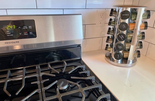Walnut Creek Apartment | Steps from Broadway Plaza in Walnut Creek