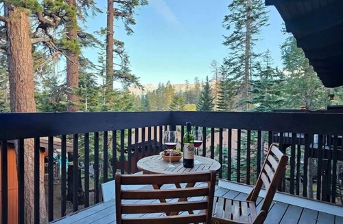 Mammoth Lakes Cabin | Steps to Canyon Lodge! Cozy Cabin Retreat!