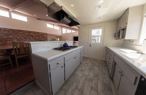 Hollywood House | Steps to Sand. Steps to Harbor. Endless Memories 4-bedroom, 3-bath comfortably sleeps up to 8 guests, making it ideal for families, couples, or friends seeking a coastal getaway.