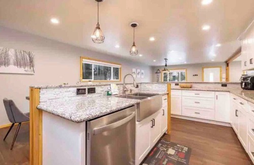 The Village House | Steps to snowplay, Spa, Billiards, Arcade