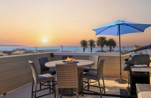 Downtown Condo | Steps to Surf & Sand | Beachfront Oasis + Pier Walk