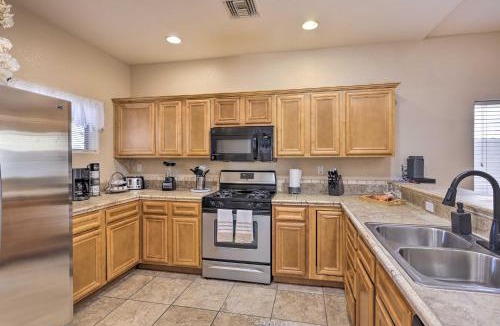 Bullhead City House | 'Stonebridge River Home' in Gated Community!