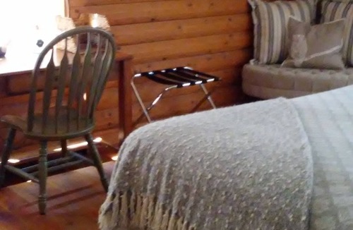 Three Rivers Cabin | Storybook Log Cabin near Sequoia National Park