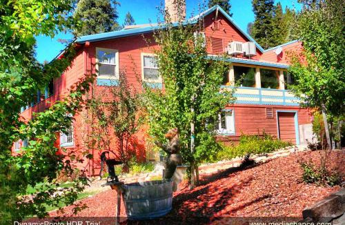 Strawberry Hotel | StrawberryInn River Front Resort