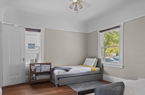 Central Sacramento Cottage | ☞ 🐔 Stroll to Town | Large Yard with Chickens + Eggs!