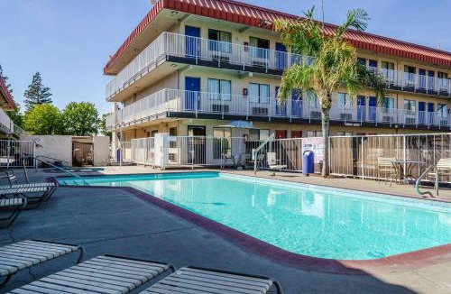 Raisin Hotel | Studio 6-Fresno, CA - Extended Stay
