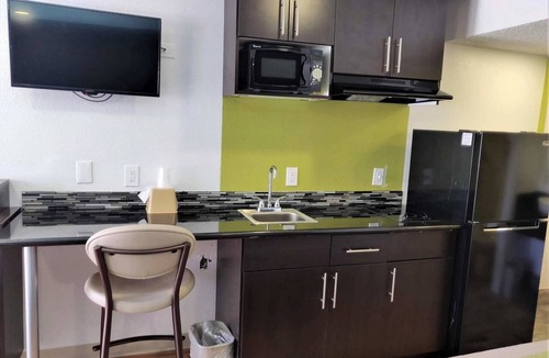 Raisin Hotel | Studio 6 Fresno, CA - Extended Stay