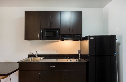 Sparks Hotel | Studio 6 Mccarran, NV - Sparks - Tahoe - Reno Industrial Center