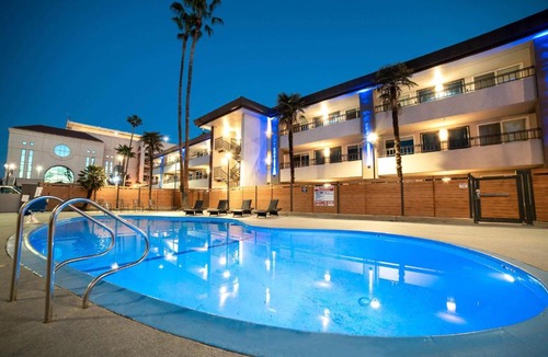 Civic Center Hotel | Studio 6 Suites Stockton, CA Waterfront