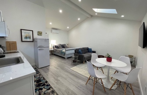 North Hollywood House | Studio City Guesthouse ~ 30 Day Stays