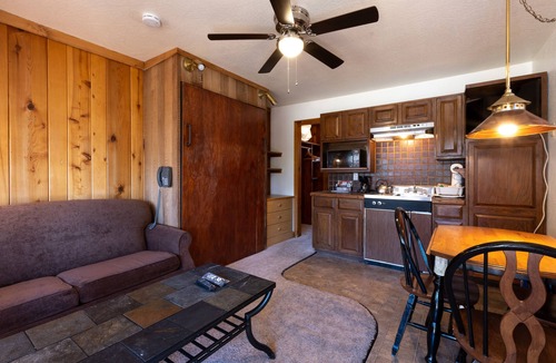 Tahoe Vista Hotel | Studio in Tahoe Vista! Outdoor Pool, Beach Access, Kitchenette, Free Parking