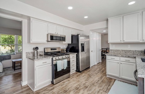 Palmdale House | Stunning Cozy Smart home with Tesla Charger!