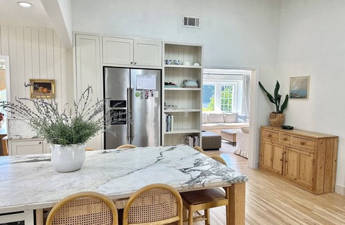 Studio City House | Stunning LA designer’s house with pool, unbeatable location - walkable!