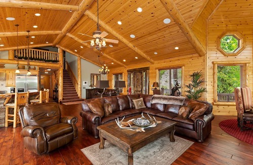 Castle Glen Estates Cabin | Stunning Lake Views! Luxury! HOT TUB! Pool Table! Gourmet Kitchen!