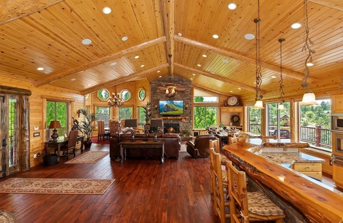 Castle Glen Estates Cabin | Stunning Lake Views! Luxury! HOT TUB! Pool Table! Gourmet Kitchen!