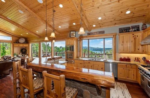 Castle Glen Estates Cabin | Stunning Lake Views! Luxury! HOT TUB! Pool Table! Gourmet Kitchen!