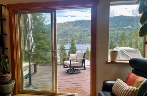 Truckee House | Stunning Lake Views, Hot Tub, & Two Living Rooms