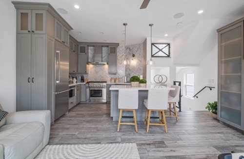 Seal Beach House | Stunning modern house | Minutes away from the beautiful coastline of California!