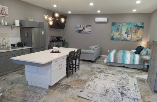 Park Village Apartment | Stunning New House by Death Valley, Amazing Views!