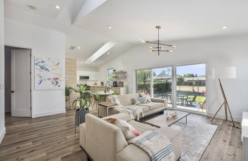 Sacramento House | STUNNING Newly Built Modern Artist Home