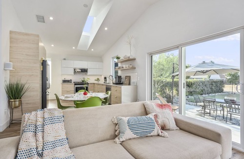 Sacramento House | STUNNING Newly Built Modern Artist Home