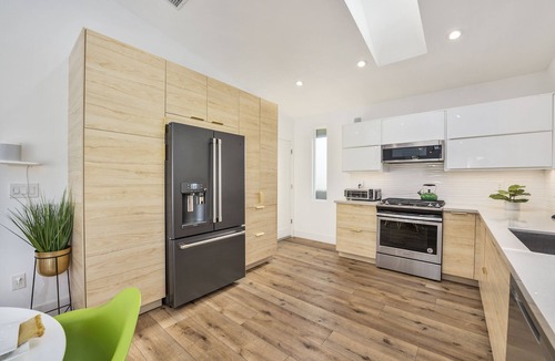 Sacramento House | STUNNING Newly Built Modern Artist Home