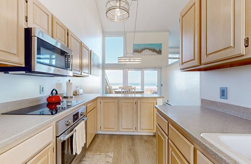 Castroville House | Stunning ocean-view home with W/D, sauna, tennis court, & patio - beach access