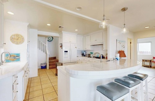 Mussel Shoals House | Stunning oceanfront view in every room, steps to beach, 15 mins to Santa Barbara