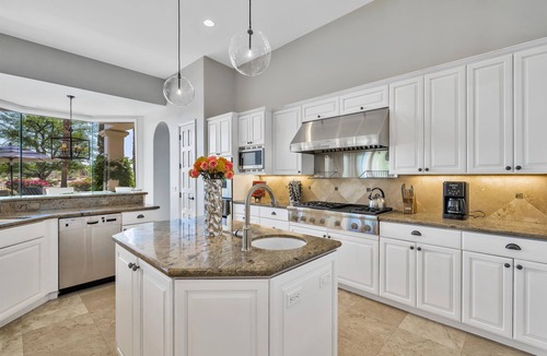 La Quinta House | Stunning PGA Home with Privacy and Lake Views on Golf Course