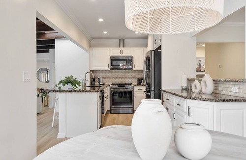Bixby Knolls House | Stunning Retro Beach Oasis, Dual Living, Pool
