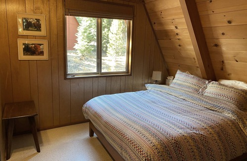 Chamberlands Cabin | Stunning Tahoe A-Frame w/hot tub - Chambers Private Beach Access