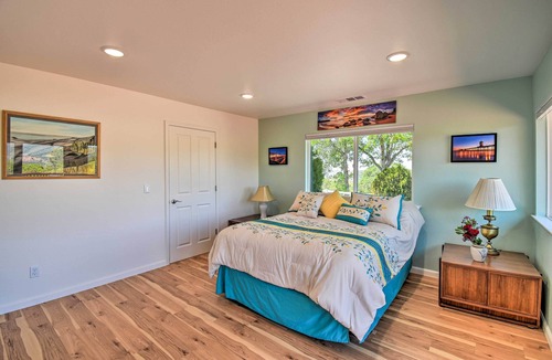 Mariposa Cottage | Stunning 'Treetop Villa' - 1 Mi to Dtwn Mariposa!