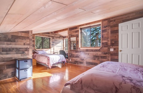 Los Gatos House | Stunning View, Large Living Room, King bed, 45 acre Redwood Retreat