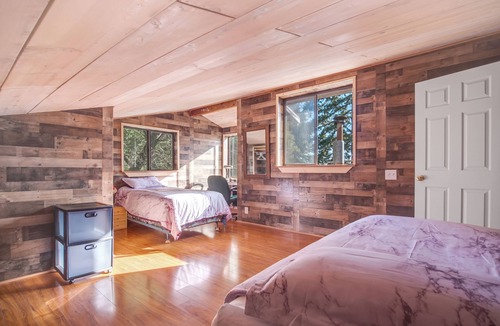 Los Gatos House | Stunning View, Large Living Room, King bed, 45 acre Redwood Retreat