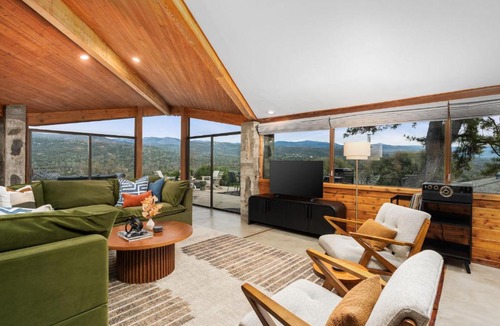 Oakhurst House | Stunning views Hot tub Games 5BR Sleeps 14