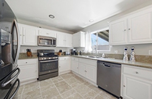 Lomita House | Stunning villa mins to beaches