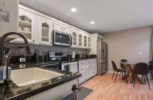 Visalia House | Stunning Visalia Home W Game Room